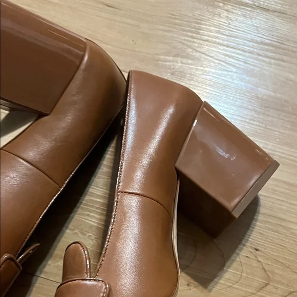 Classic, beautiful Tory Burch Block Heels - Picture 5 of 6